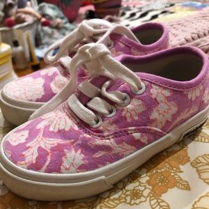 Kids size 9C SZ Blockprint SeaVees sneakers